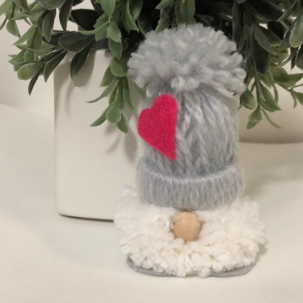 Valentine pompom gnome